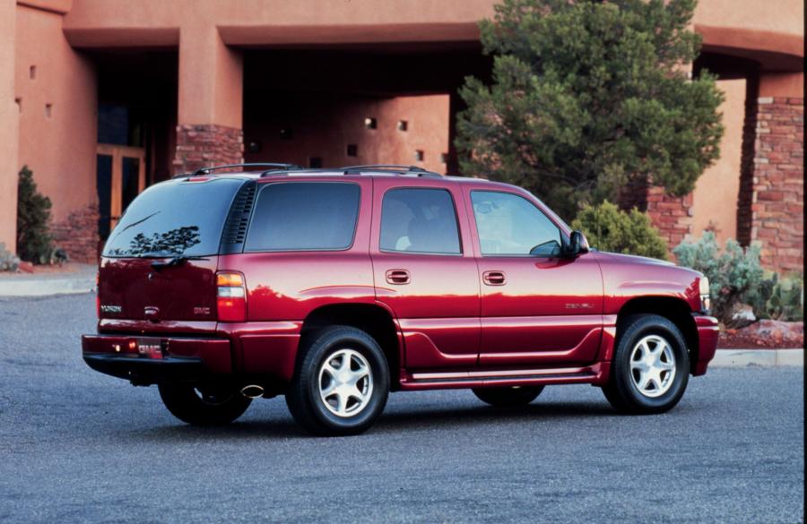  GMC Yukon Denali 2000 года  (фото 10 из 15)